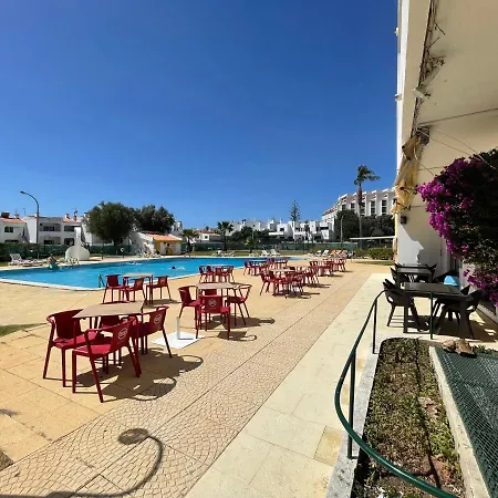 Sea View With Garden And Pool شقة